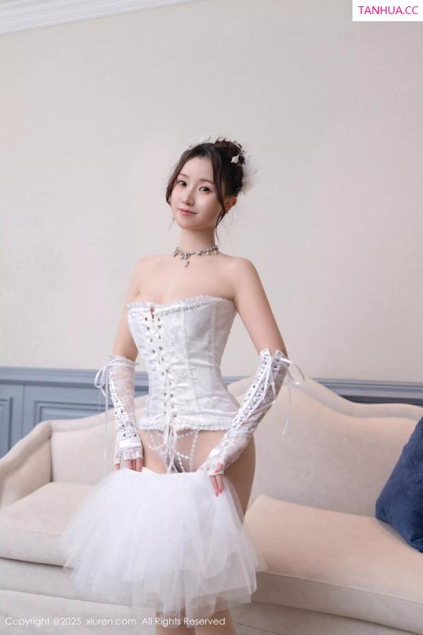   [XiuRen]高清写真图 2025.04.16 No.10161 杏子Yada 白色连衣短第44张图片
